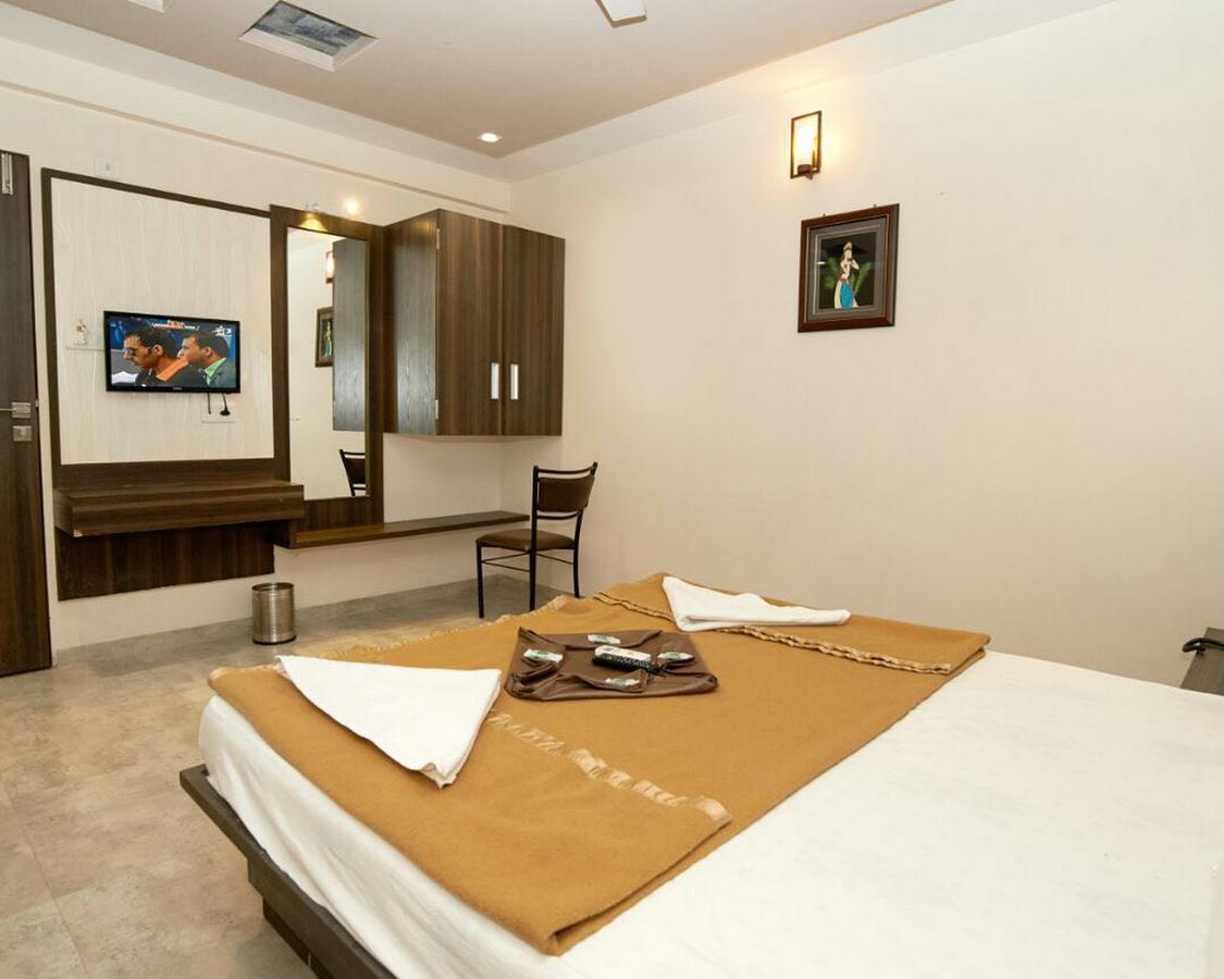 Hotel Sai Suraj Park Shirdi Ngoại thất bức ảnh