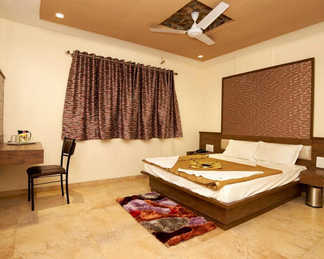 Hotel Sai Suraj Park Shirdi Ngoại thất bức ảnh