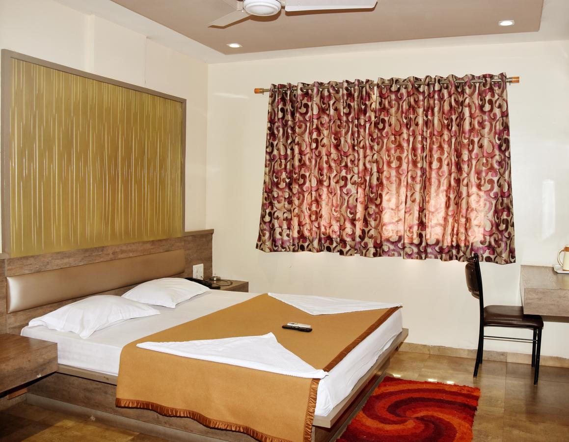 Hotel Sai Suraj Park Shirdi Ngoại thất bức ảnh