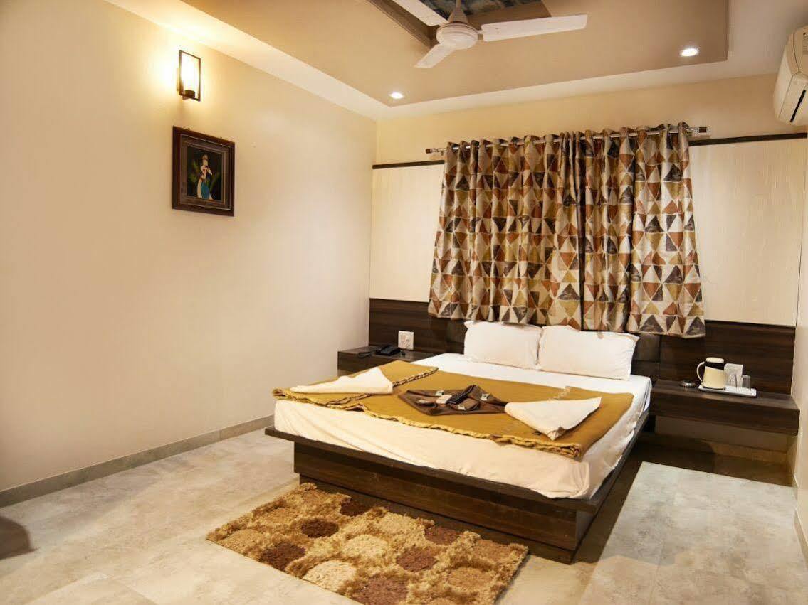 Hotel Sai Suraj Park Shirdi Ngoại thất bức ảnh