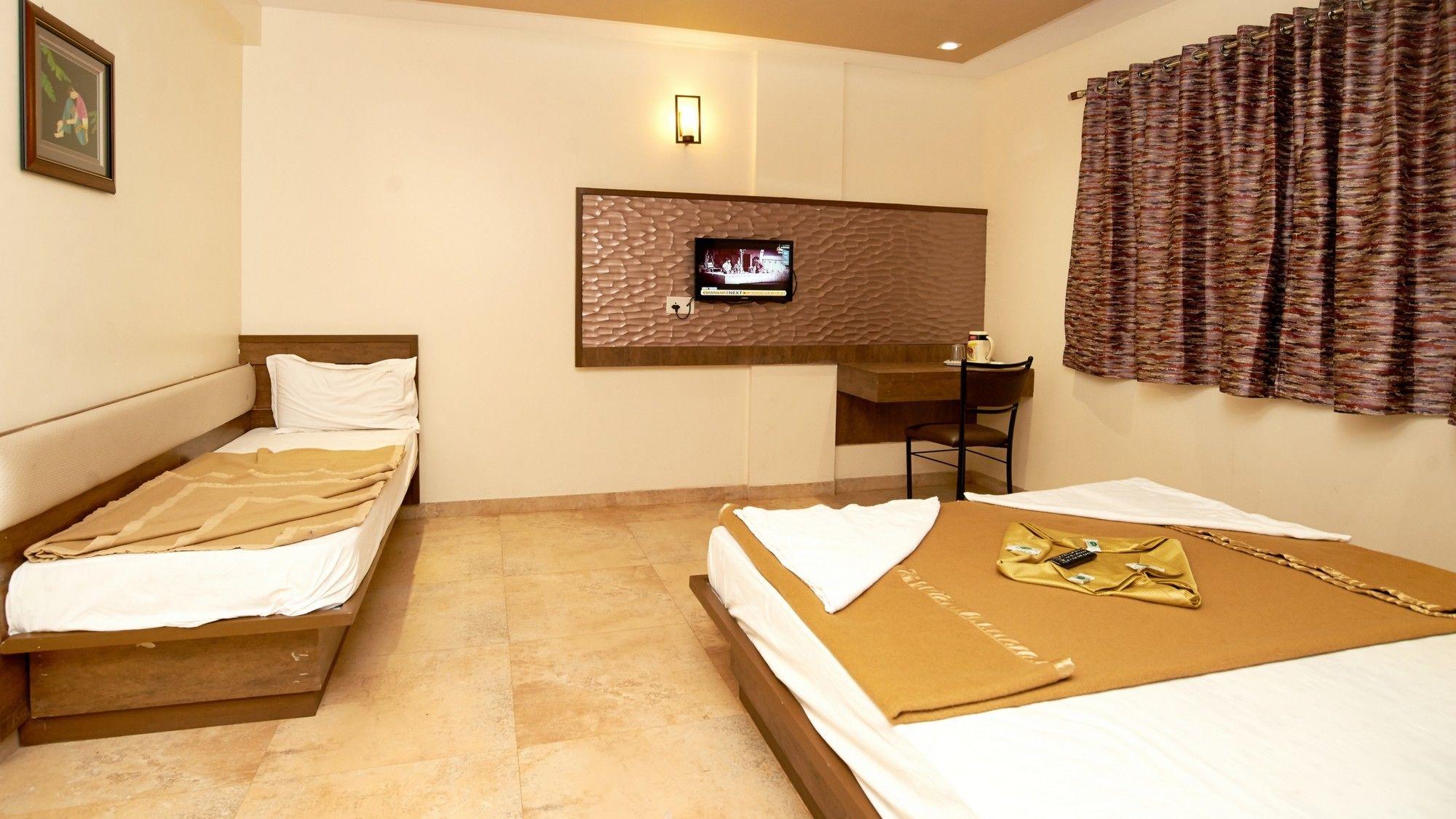 Hotel Sai Suraj Park Shirdi Ngoại thất bức ảnh