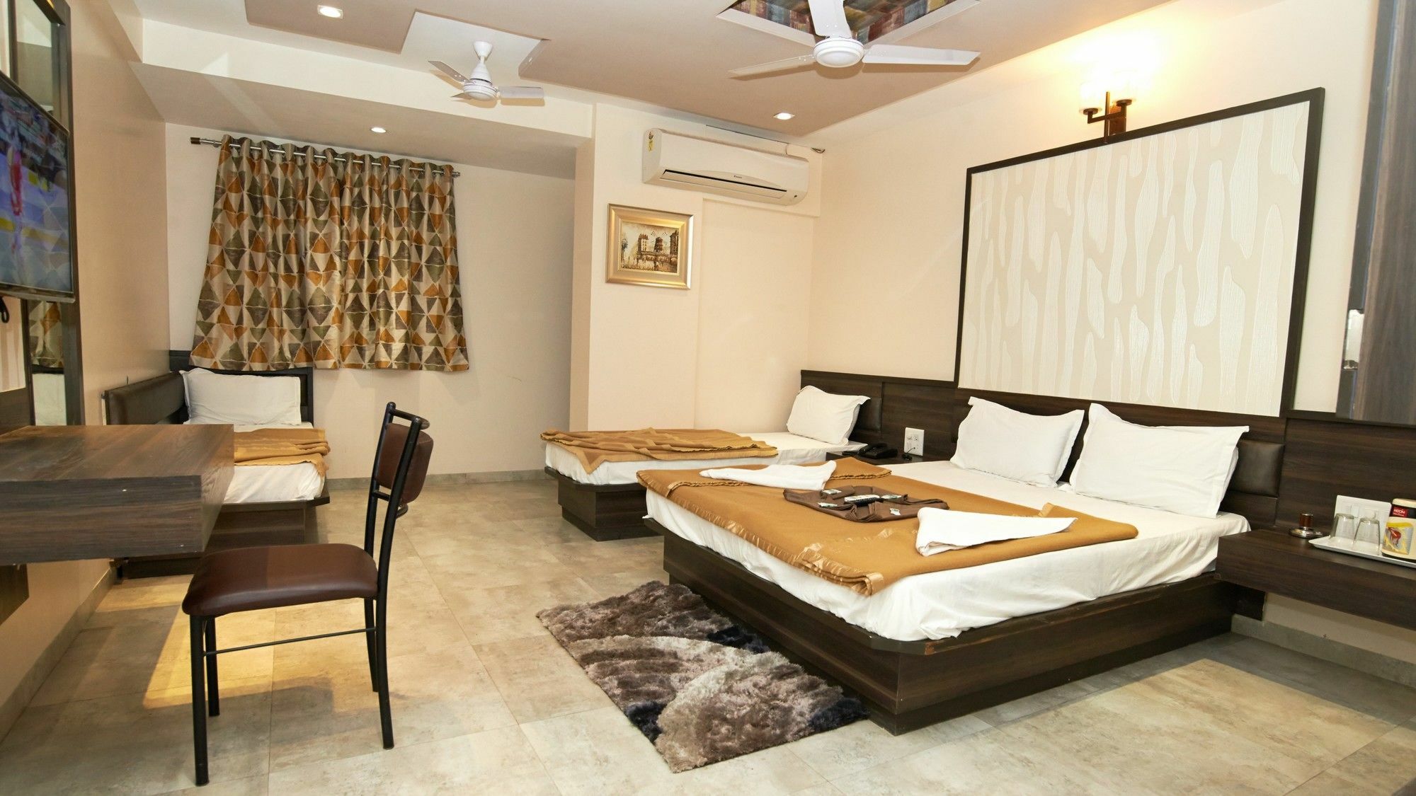 Hotel Sai Suraj Park Shirdi Ngoại thất bức ảnh